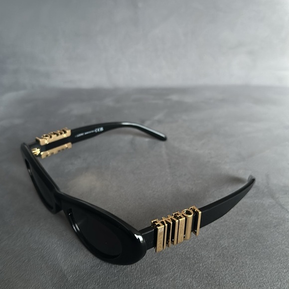 LOEWE Black Cateye Sunglasses with Gold Accents main image 11